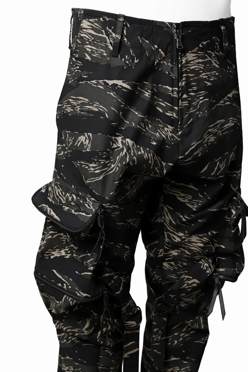 Load image into Gallery viewer, LEMURIA BONDAGE ZIP CARGO POCKET TROUSERS / STRETCH WEAPON (CAMO)