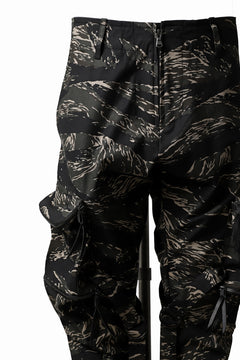 Load image into Gallery viewer, LEMURIA BONDAGE ZIP CARGO POCKET TROUSERS / STRETCH WEAPON (CAMO)