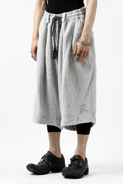 Load image into Gallery viewer, _vital tuck easy short pants / sumi dyed linen (L.GREY）