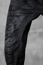 Load image into Gallery viewer, masnada SCAR STITCHED BIAS FRONT BAGGY PANT / COATING DENIM (BLACK)