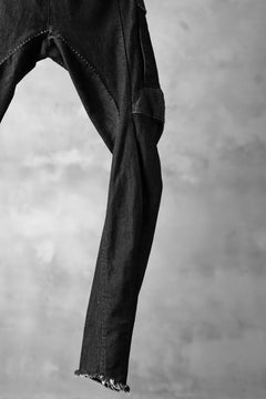 Load image into Gallery viewer, masnada  SCAR STITCHED CARGO POCKET JODHPURS PANT / CONTRAST DENIM (BLACK)