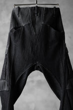 Load image into Gallery viewer, masnada  SCAR STITCHED CARGO POCKET JODHPURS PANT / CONTRAST DENIM (BLACK)