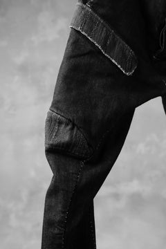 Load image into Gallery viewer, masnada  SCAR STITCHED CARGO POCKET JODHPURS PANT / CONTRAST DENIM (BLACK)