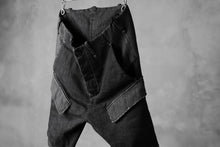 Load image into Gallery viewer, masnada  SCAR STITCHED CARGO POCKET JODHPURS PANT / CONTRAST DENIM (BLACK)