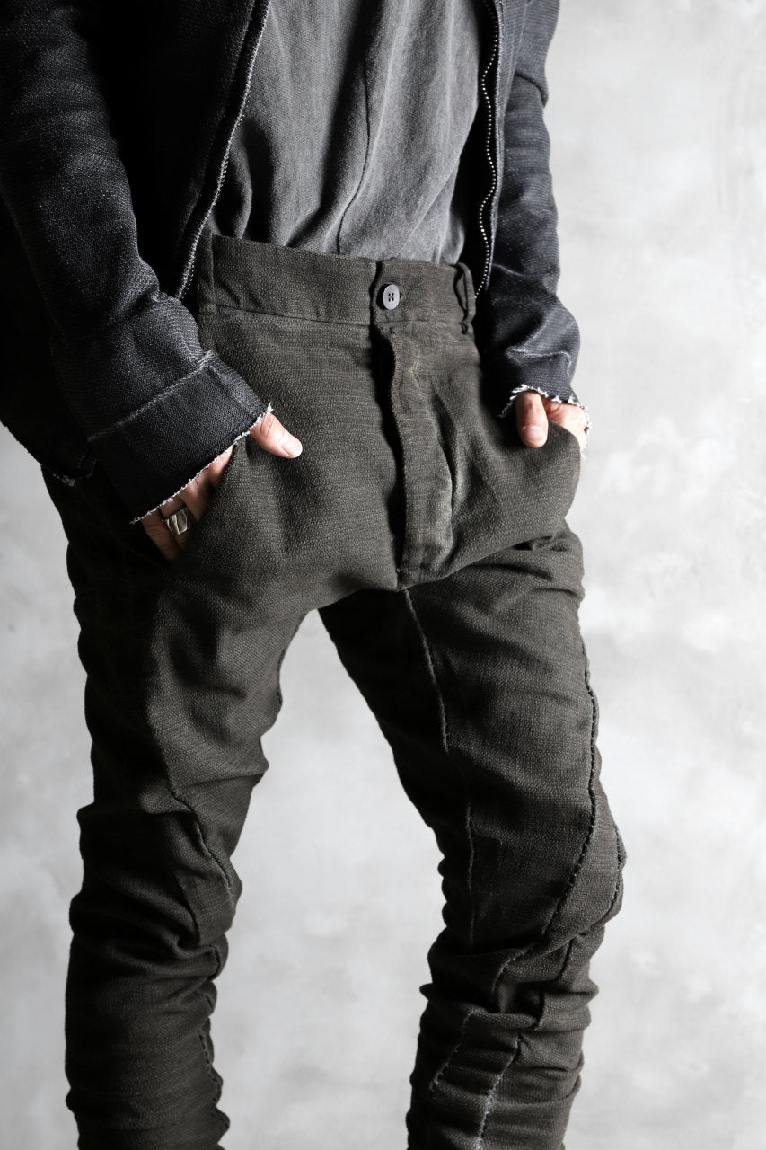Load image into Gallery viewer, masnada SCAR STITCHED RAW EDGE SKINNY PANT / OBJECT DYED (LEGION)