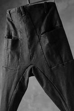 Load image into Gallery viewer, masnada SCAR STITCHED LINE SKINNY PANT / WASHED RESIN-COAT DENIM (WASHED BLACK)