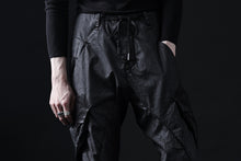 Load image into Gallery viewer, masnada VENTILATED BAGGY COMBAT PANTS / STRETCH PAPER POPELINE (SMEARED BLACK)