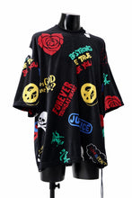 Load image into Gallery viewer, mastermind JAPAN ALL-OVER DESIGN VELOUR TEE / BOXY FIT (MULTI)