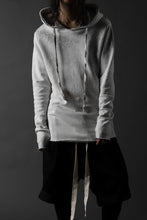 Load image into Gallery viewer, thomkrom PAINT DYED PULL OVER PARKA / OVER LOCKED (OFF WHITE)