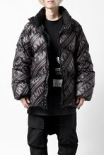 Load image into Gallery viewer, MASTERMIND WORLD x Rocky Mountain Featherbed STAND DOWN JACKET (BLACK)