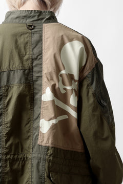 Load image into Gallery viewer, mastermind WORLD x ALPHA INDUSTRIES M-65 MODS COAT - CRAZY PANELED (OLIVE)
