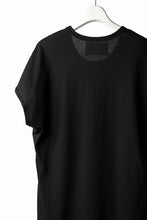 Load image into Gallery viewer, N/07 KIMONO-SLEEVE T-SHIRT / DERABE CLAIR FINE (BLACK)