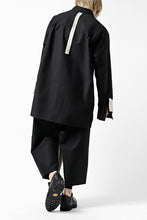 Load image into Gallery viewer, Y&#39;s BANG ON! No.139 TAPE FLAP PK SHIRT / C/THREAD THICKNESS (BLACK)