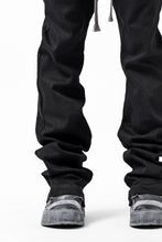 Load image into Gallery viewer, A.F ARTEFACT FLARE LONG PANTS / STRETCH COTTON DENIM (BLACK)