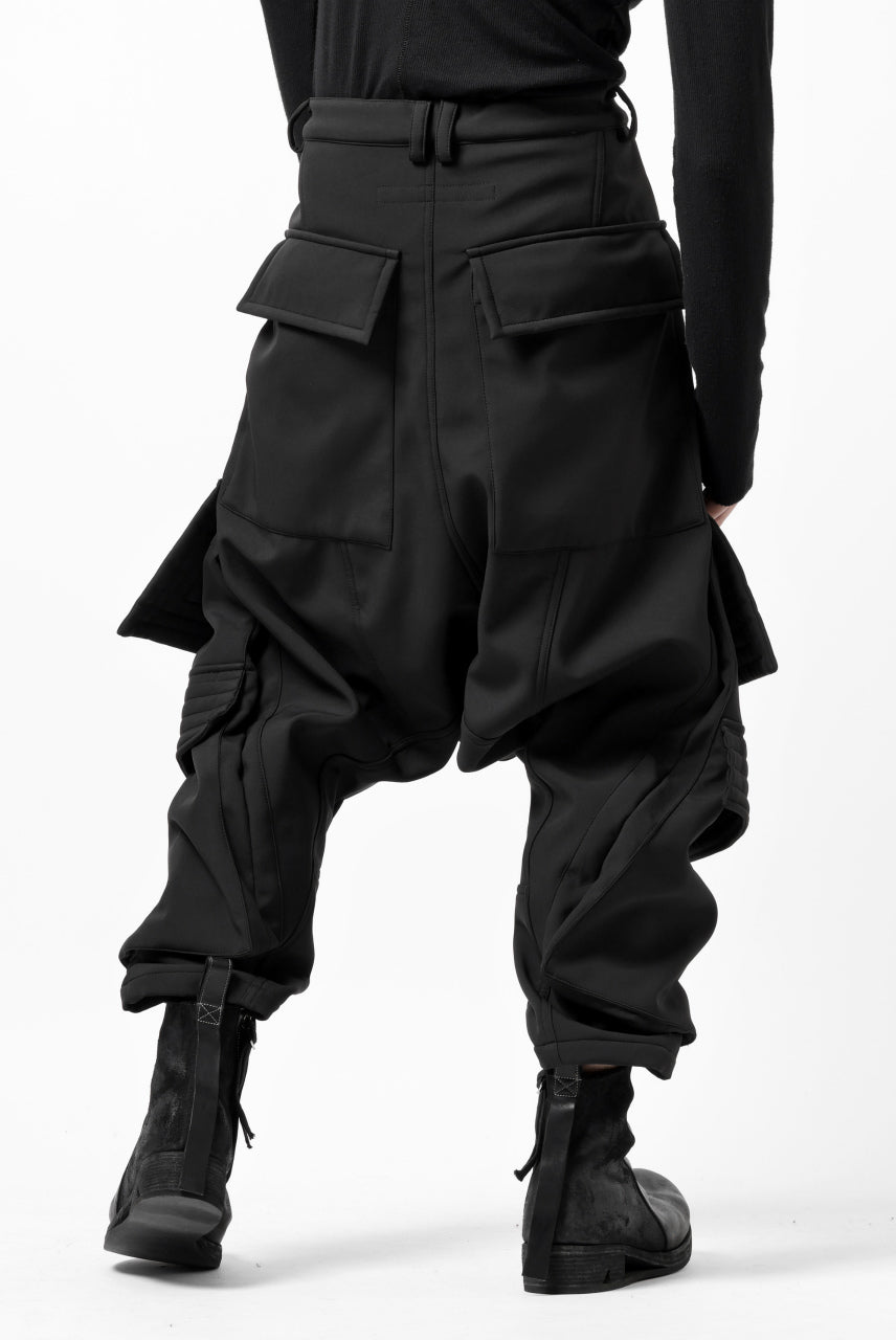 A.F ARTEFACT D-CLOTCH BIG CARGO CROPPED PANTS / BONDING NYLON x FLEECE (BLACK)