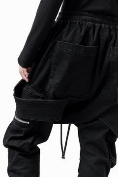 Load image into Gallery viewer, A.F ARTEFACT CARGO SAROUEL SKINNY PANTS / STRETCH COTTON DENIM (BLACK)