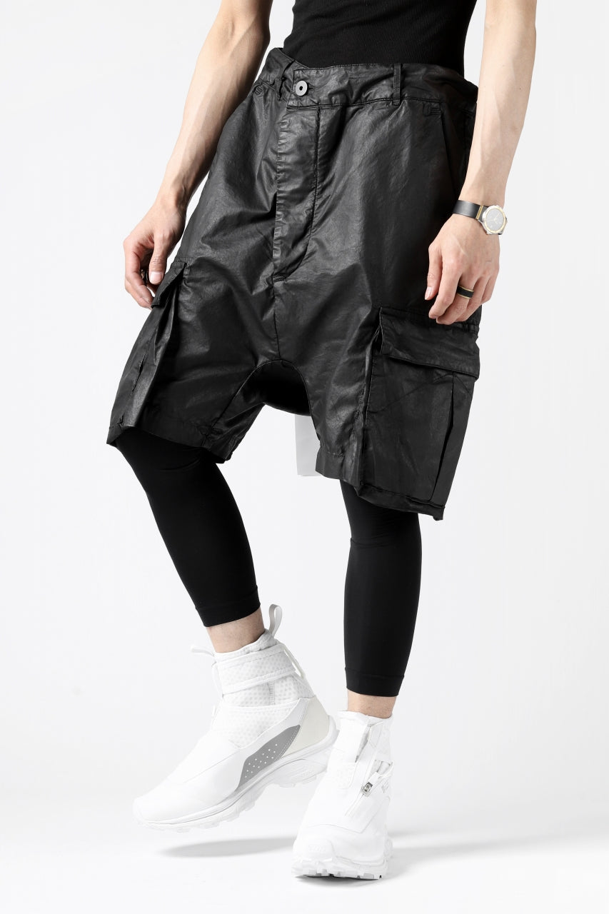 11 BY BORIS BIDJAN SABERI CARGO POCKET SHORTS "P20-F1482" (STRETCH COTTON / BLACK COATED)