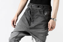 画像をギャラリービューアに読み込む, 11 BY BORIS BIDJAN SABERI LOW-DROPPED CROTCH BAGGY PANT &quot;P4C-F-1481&quot; (STRETCH DENIM / DIRTY GREY)