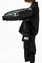 Load image into Gallery viewer, FACETASM &quot;F&quot; STADIUM JACKET (BLACK)