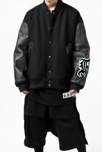 Load image into Gallery viewer, FACETASM &quot;F&quot; STADIUM JACKET (BLACK)