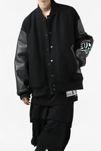 Load image into Gallery viewer, FACETASM &quot;F&quot; STADIUM JACKET (BLACK)