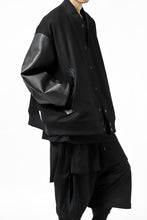 Load image into Gallery viewer, FACETASM &quot;F&quot; STADIUM JACKET (BLACK)