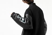 Load image into Gallery viewer, FACETASM &quot;F&quot; STADIUM JACKET (BLACK)