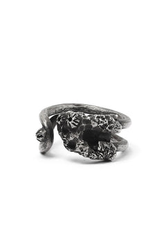 Load image into Gallery viewer, Holzpuppe Barnacle Rusted Clothing Silver Pin Ring (PR-202)