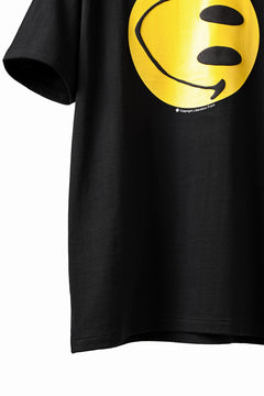 Load image into Gallery viewer, READYMADE CLT SIMILE TEE (BLACK)