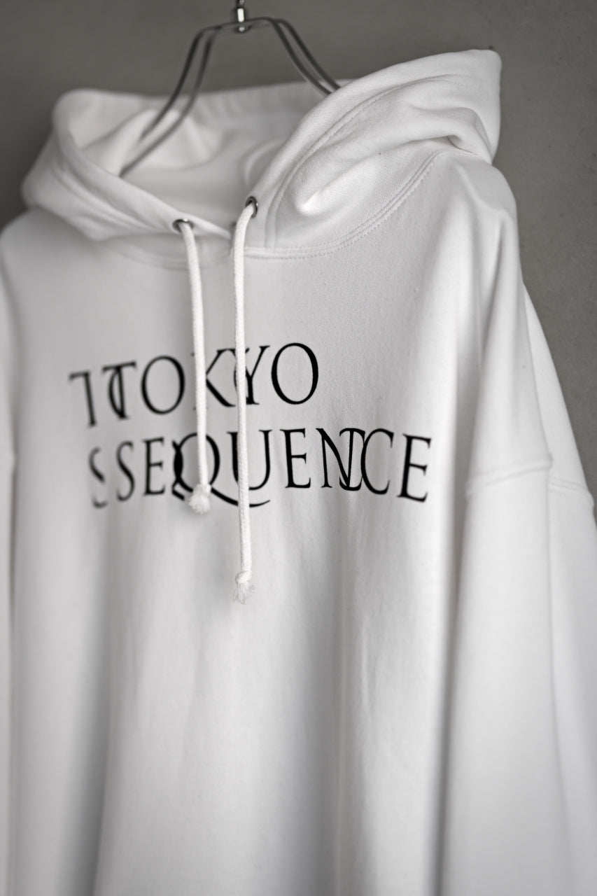 TOKYO SEQUENCE LOGO SWEATER HOODIE (WHITE)