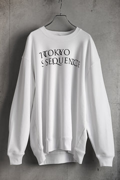 画像をギャラリービューアに読み込む, TOKYO SEQUENCE LOGO SWEATER TOP (WHITE)