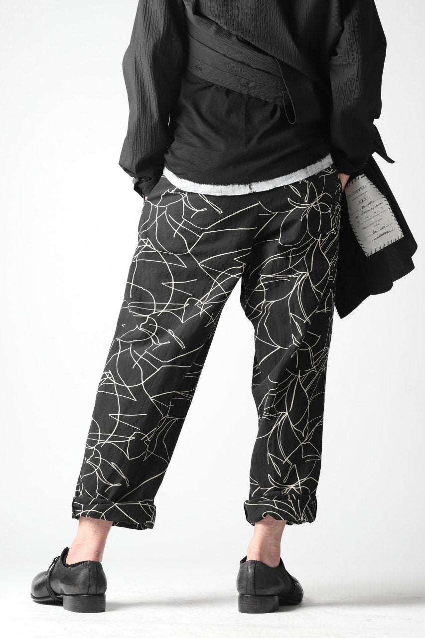 Load image into Gallery viewer, forme d&#39;expression Narrow Tucked Wide Trousers (Black)