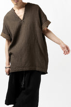 Load image into Gallery viewer, _vital exclusive collarless pullover shirt / persimmon dyed linen (BROWN A)