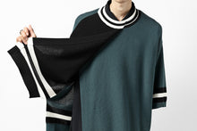 Load image into Gallery viewer, CULLNI WRAP LAYERED OVER SIZE KNIT TOPS / (GREEN x BLACK)