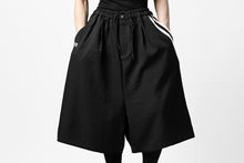 Load image into Gallery viewer, Y-3 Yohji Yamamoto ELEGANT 3 STP WIDE SHORTS / POLY TWILL (BLACK)