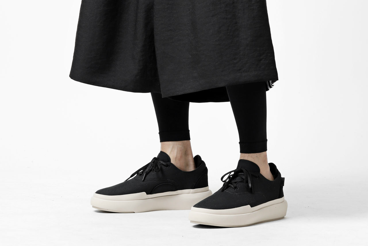 Y-3 Yohji Yamamoto ELEGANT THREE STRIPES SARROUEL-SHORTS (BLACK)