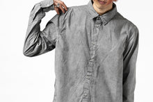 Load image into Gallery viewer, daub PLAIN COLLAR SHIRT / COLD DYED ORGANIC COTTON (GREY)