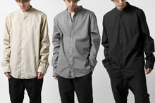 Load image into Gallery viewer, daub LONG SLEEVE SHIRT / COLD DYED COTTON BROAD (SAND)