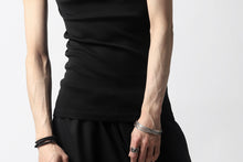 Load image into Gallery viewer, ATTACHMENT by KAZUYUKI KUMAGAI Tank Top / Silky Bio Milling (BLACK)