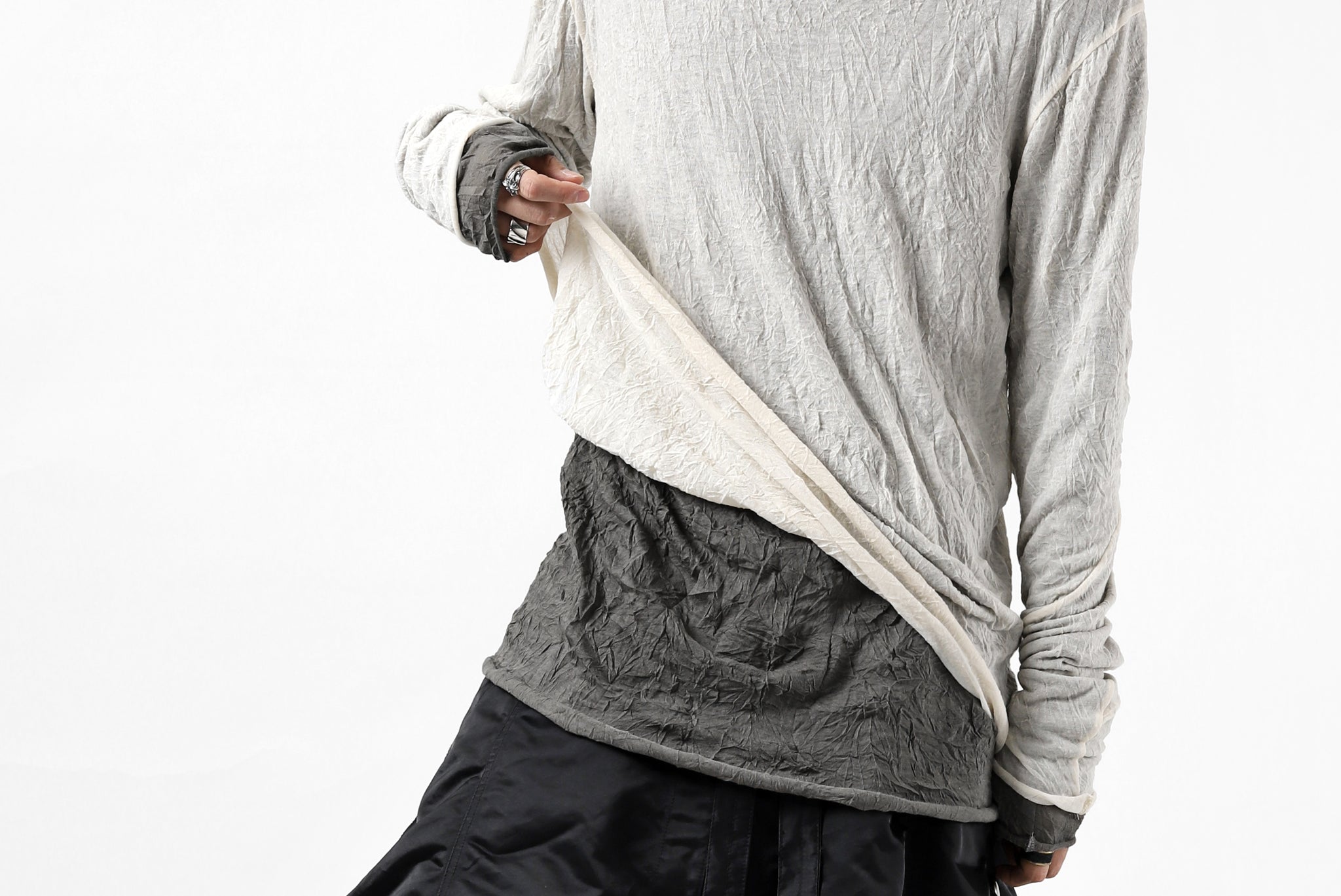 A.F ARTEFACT "CRUMPLE" DOUBLE LAYER L/S TOPS (IVORY×GREY)