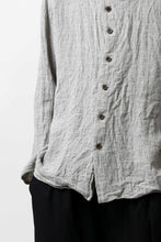 Load image into Gallery viewer, YUTA MATSUOKA round neck shirt / dead stock slab linen (light grey)