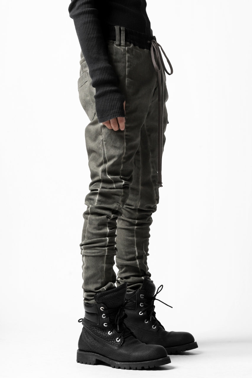 A.F ARTEFACT ANATOMICAL FITTED LONG PANTS / COLD DYED STRETCH DENIM (KHAKI)