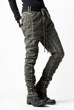 画像をギャラリービューアに読み込む, A.F ARTEFACT ANATOMICAL FITTED LONG PANTS / COLD DYED STRETCH DENIM (KHAKI)