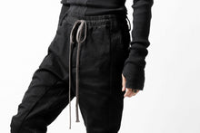 Load image into Gallery viewer, A.F ARTEFACT ANATOMICAL FITTED LONG PANTS / STRETCH DENIM (BLACK)