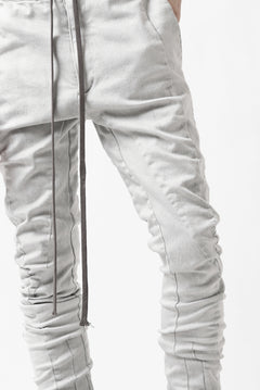 Load image into Gallery viewer, A.F ARTEFACT -thin-3D- DUST DYED ANATOMICAL DENIM PANTS (WHITE)