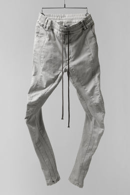 A.F ARTEFACT -thin-3D- DUST DYED DENIM ANATOMICAL PANTS (WHITE)