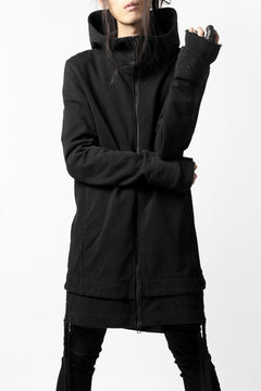 Load image into Gallery viewer, A.F ARTEFACT LAYERED LONG ZIP HOODIE JACKET / SWITCH FABRIC (REACTIVE DYED BLACK)