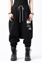 画像をギャラリービューアに読み込む, A.F ARTEFACT &quot;JOCKEY&quot; SWEATER SARROUEL PANTS (BLACK)