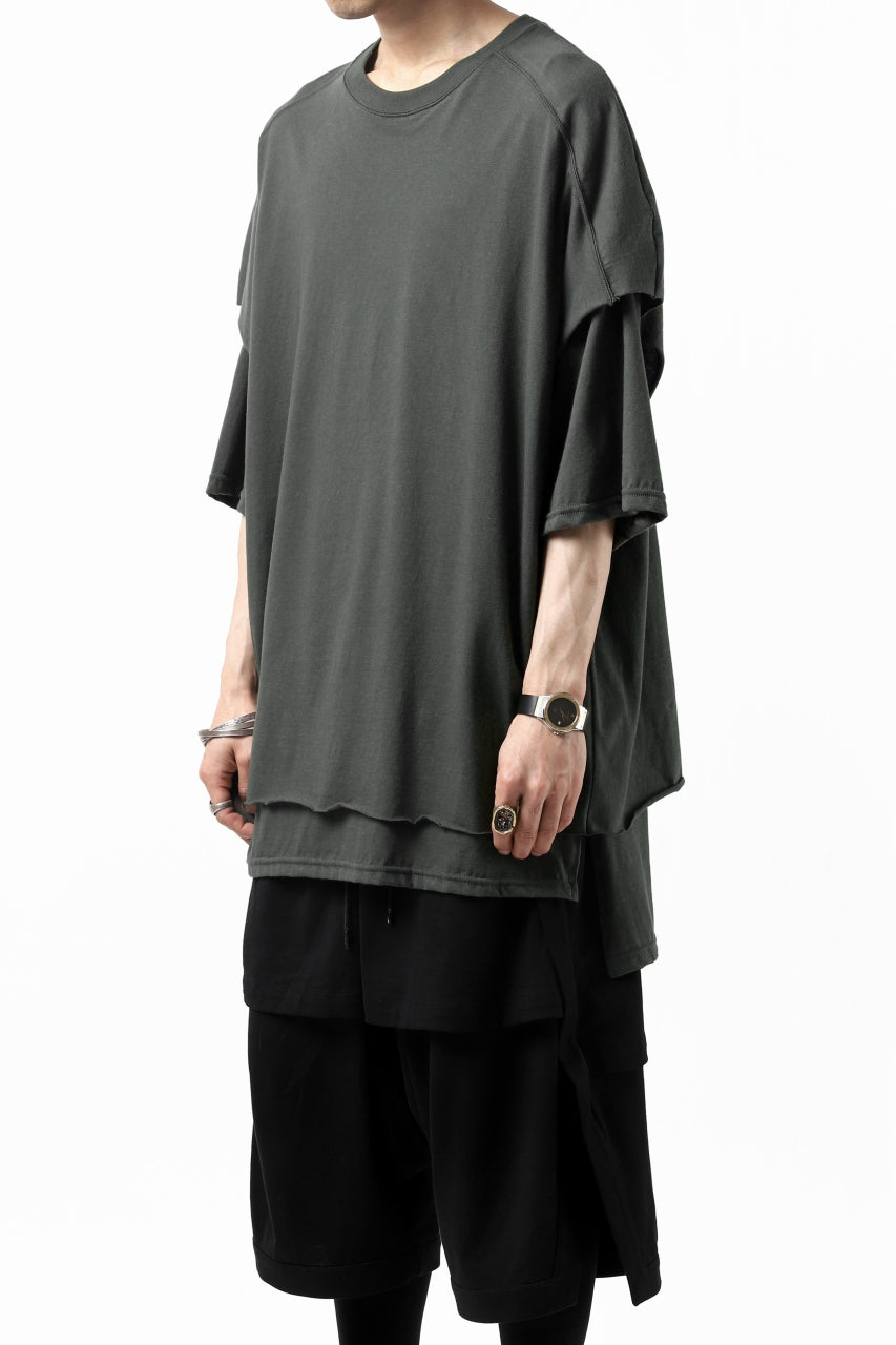 A.F ARTEFACT "NO FACE" LAYERED OVER SIZE TOPS (KHAKI)