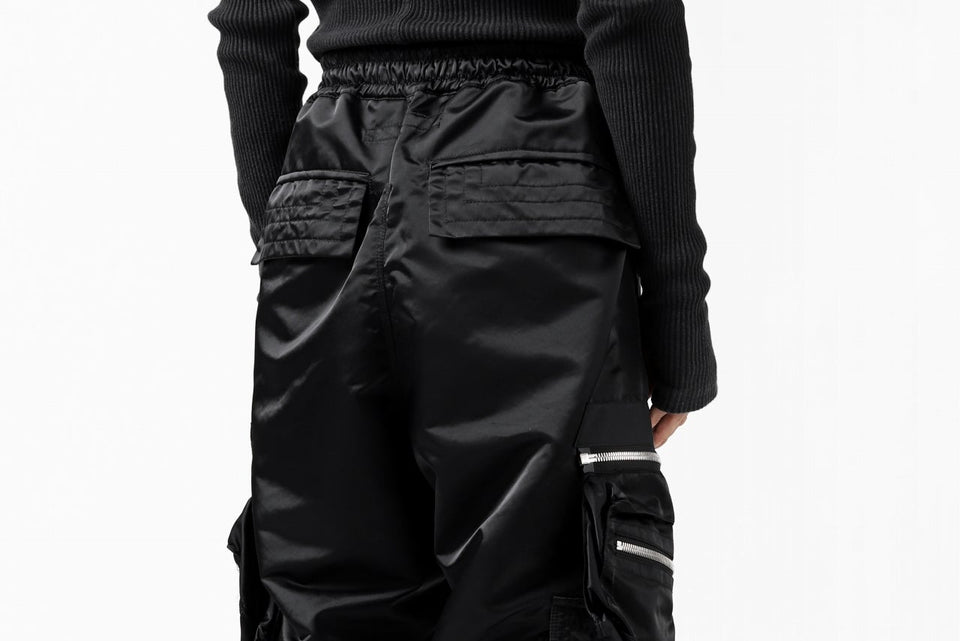 Load image into Gallery viewer, A.F ARTEFACT &quot;Trunk-Show&quot; SEPARATION ZIP CARGO PANTS / LUXURY NYLON (BLACK)